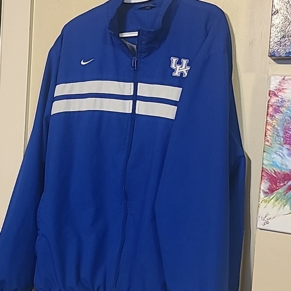University of Kentucky Nike rain/wind jacket blue and white XL vintage .(#1518)